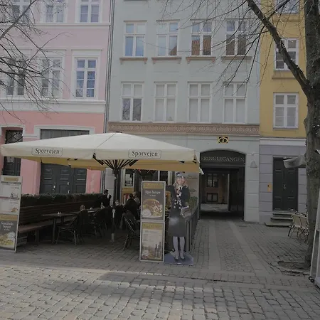 Direct Inner City 1 Apartment